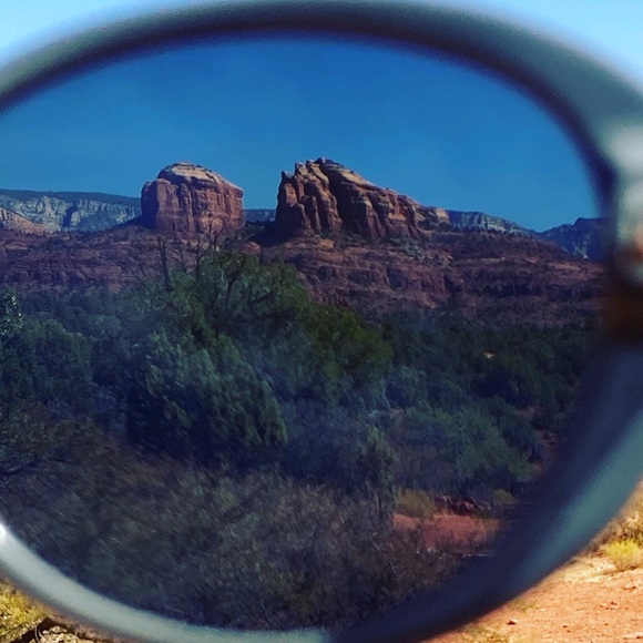 See Differently! ------Designer Eyewear Shop 👓🕶 - Picture 6 of 6